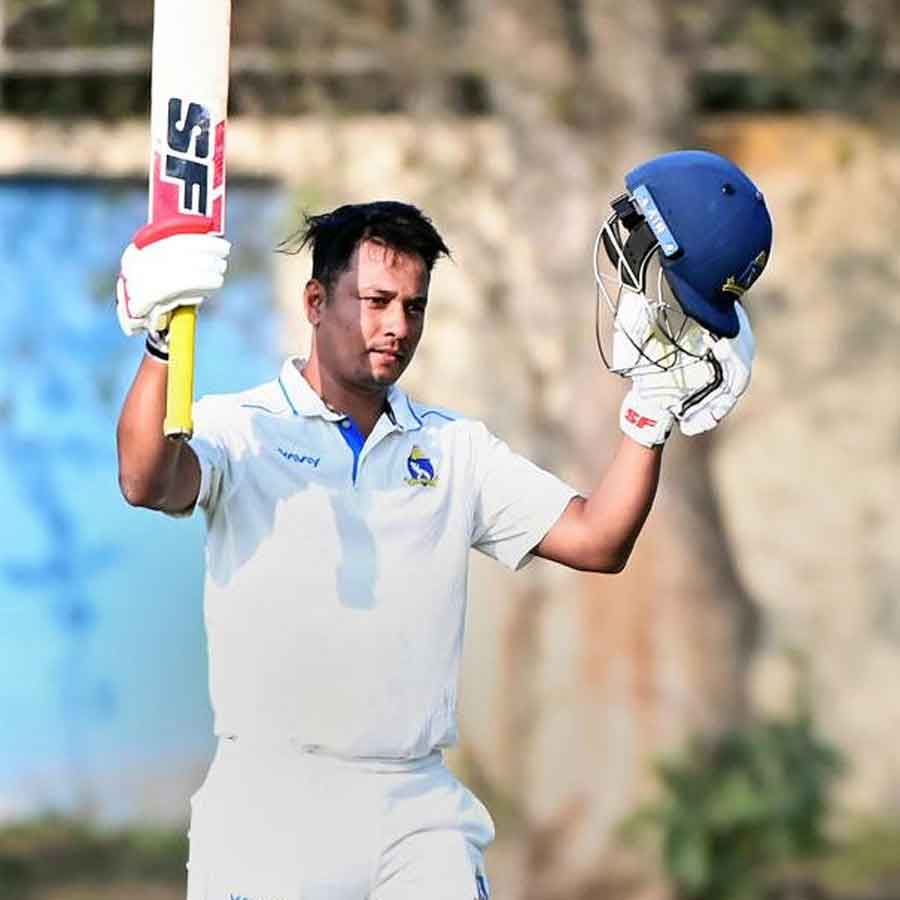 সফল: শতরানের পরে সুদীপ।