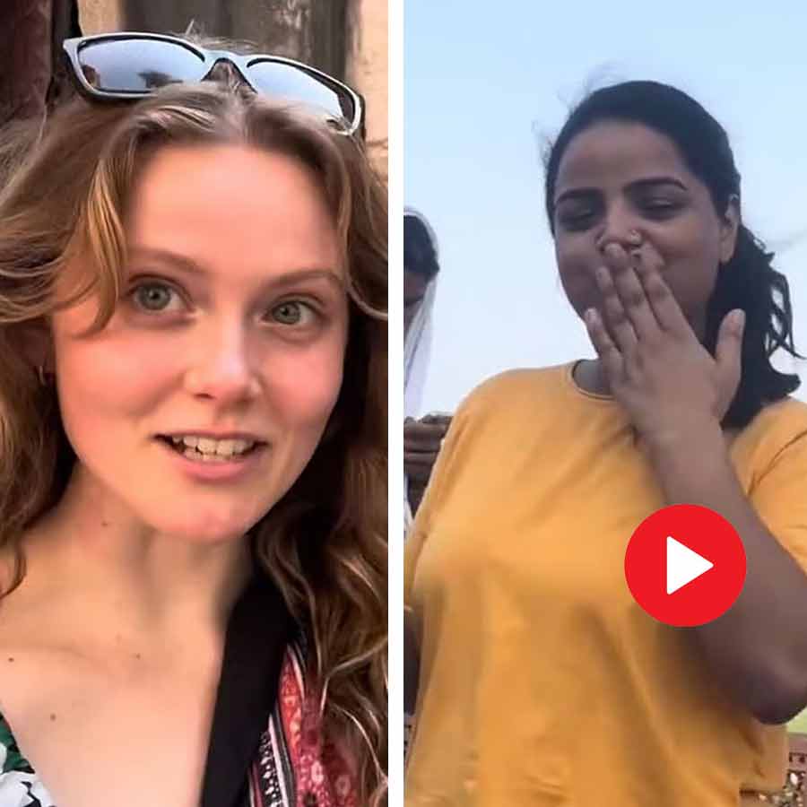 Canadian tourist sharing her boyfriend’s photo with Indian girls