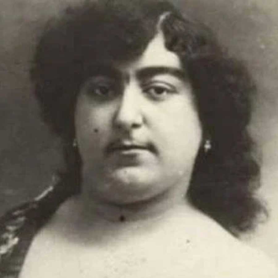 What is the truth behind viral post in social media related to Princess Qajar