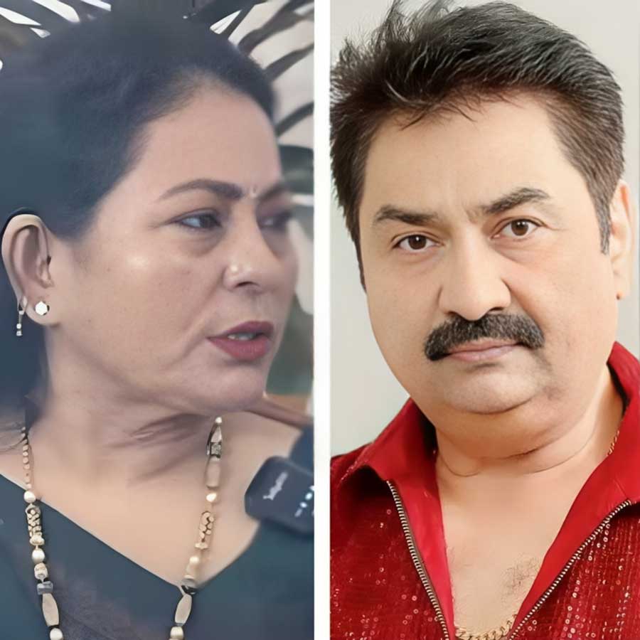 (বাঁ দিকে) রীতা ভট্টাচার্য, (ডান দিকে) কুমার শানু।