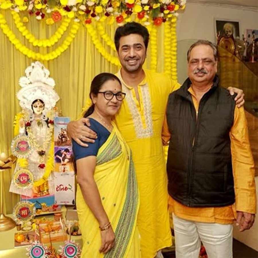 How Tollywood And Bollywood Celebrate Saraswati Puja dgtl