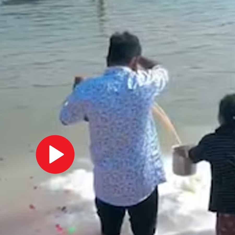 Video shows man pours milk in Ganga, what he does next stuns netizens
