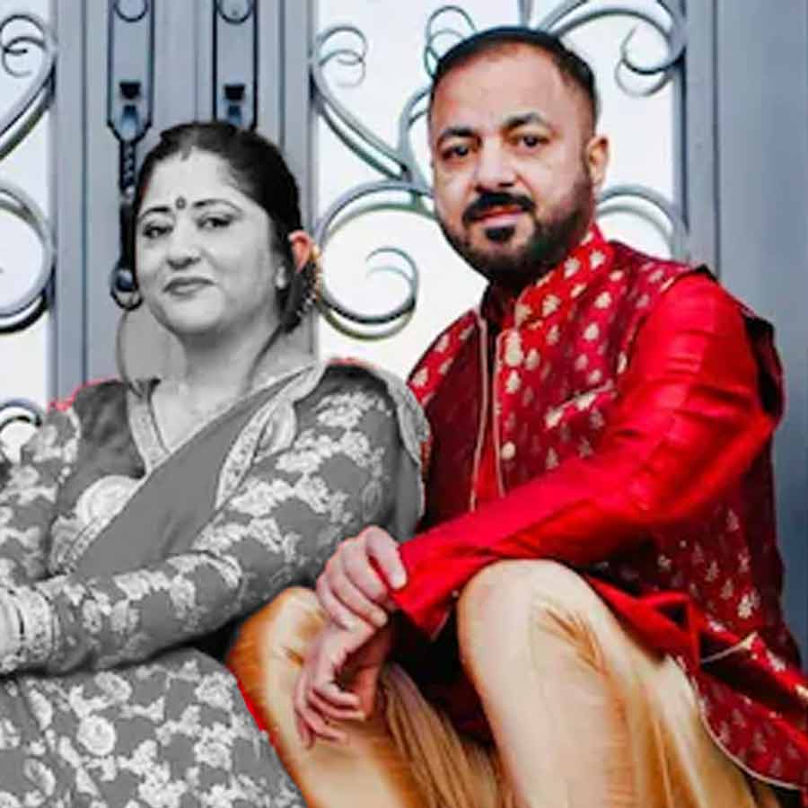 (বাঁ দিকে) স্ত্রী মিমু ডোগরার সঙ্গে অভিযুক্ত বিজয় কুমার (ডান দিকে)। ছবি: সংগৃহীত।