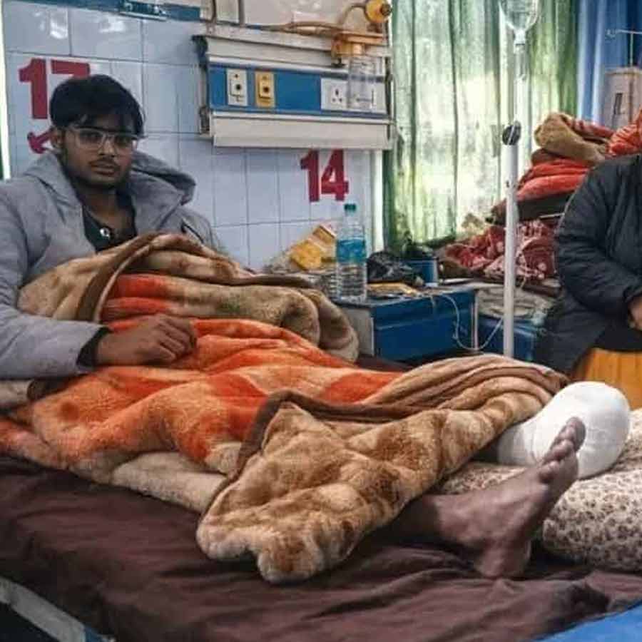 প্রতিবন্ধী কো এমবিবিএস-এ ভর্তি হতে নিজেই নিজের পা কেটে ফেললেন উত্তরপ্রদেশের সুরজ ভাস্কর।