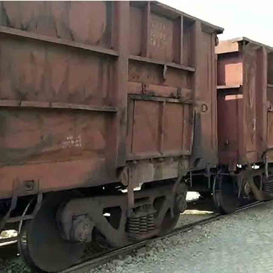 শুক্রবার রাতে বিস্ফোরণ হল পঞ্জাবের মালবাহী রোল করিডোরে।