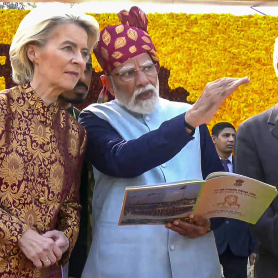 (বাঁ দিকে) ইউরোপীয় কমিশনের প্রেসিডেন্ট উরসুলা ভন দের লিয়েন এবং প্রধানমন্ত্রী নরেন্দ্র মোদী।