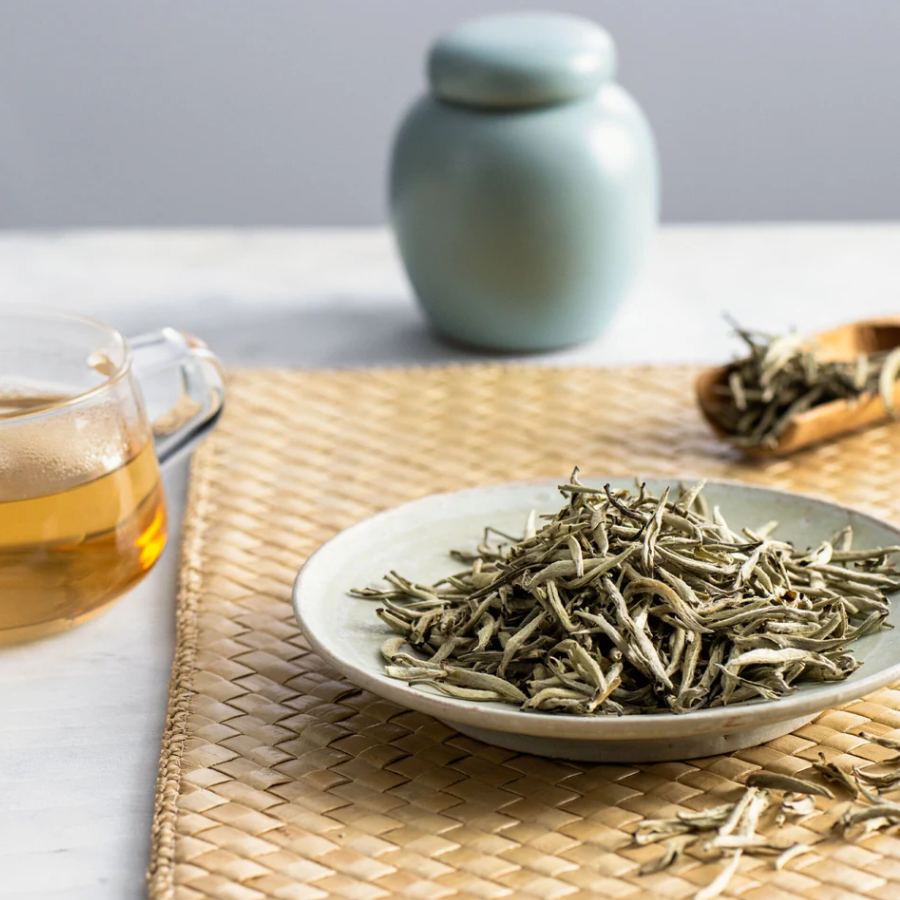 সিলভার নিডল হোয়াইট টি।