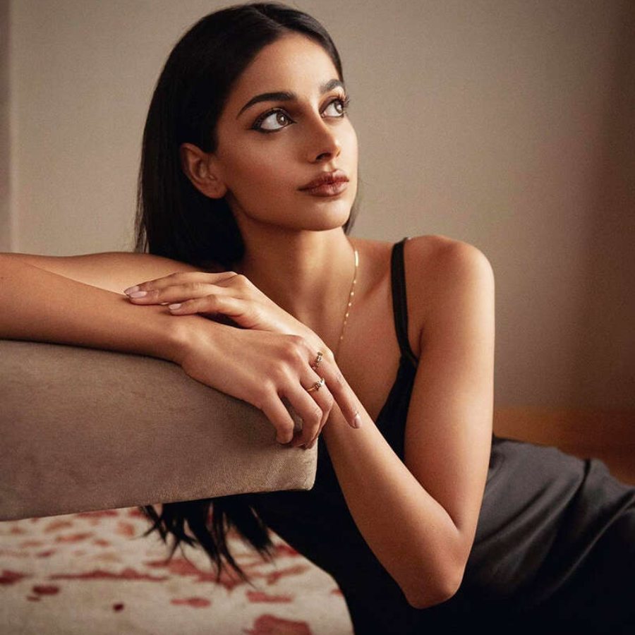 বনিতা সন্ধুর রূপরহস্য।