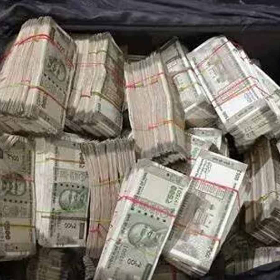 Huge amount of money recovered from a car in AP dgtl