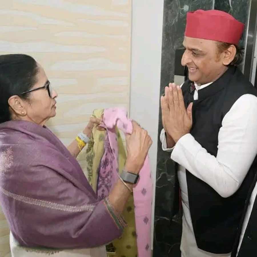 WB CM Mamata Banerjee held a meeting with SP chief Akhilesh Yadav at Nabanna