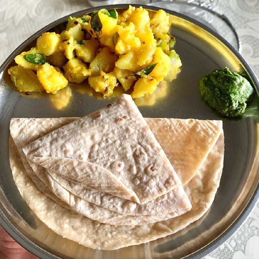 রুটি, আলুর তরকারিতে প্রোটিন জুড়বেন কী ভাবে?