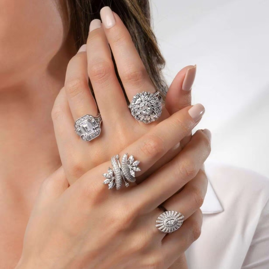 প্ল্যাটিনামি বিলাসিতার ঝলক।