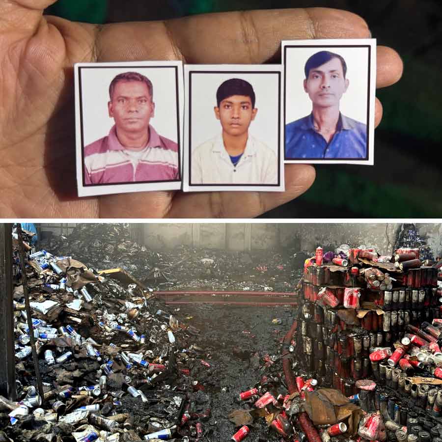 (উপরে বাঁ দিক থেকে) নিখোঁজ শশাঙ্ক জানা, দেবাদিত্য দিন্দা এবং ক্ষুদিরাম দিন্দা। আনন্দপুরের ভস্মীভূত সেই গুদাম (নীচে)।