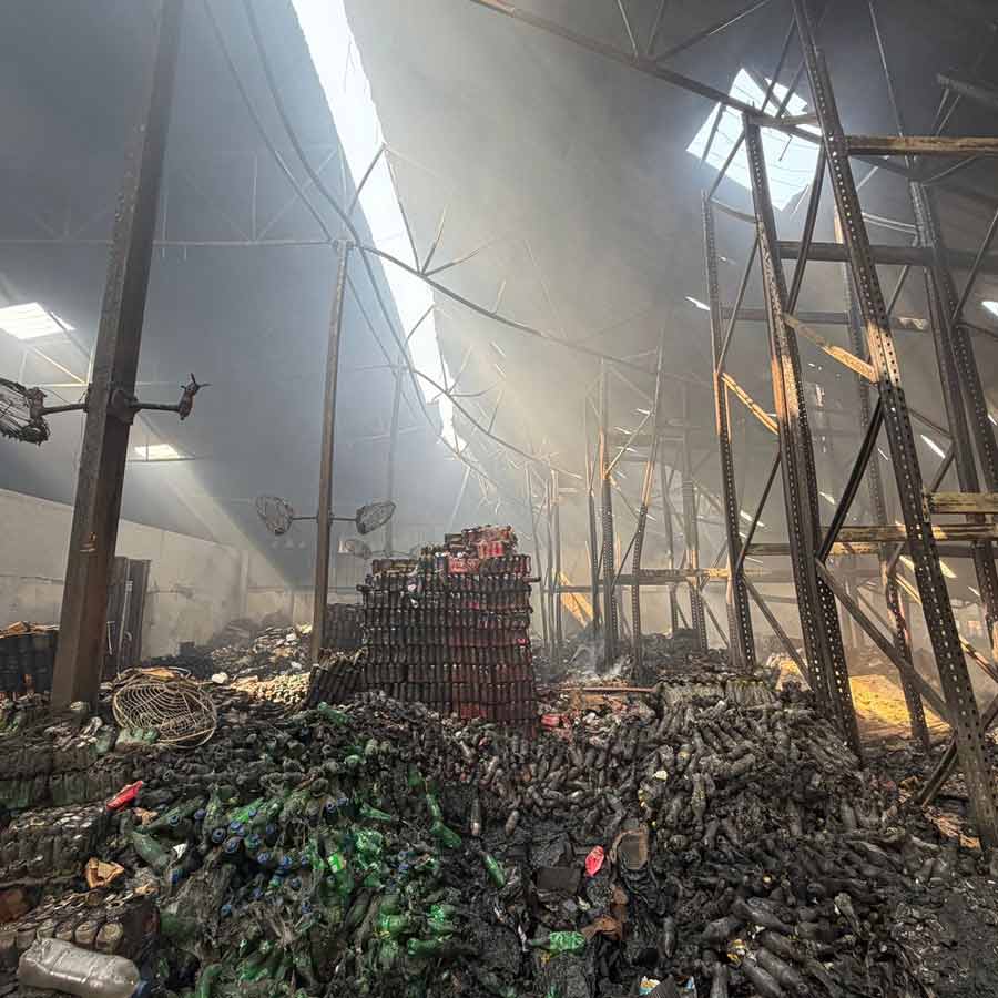 আনন্দপুরের ভস্মীভূত সেই গুদামের ছবি।