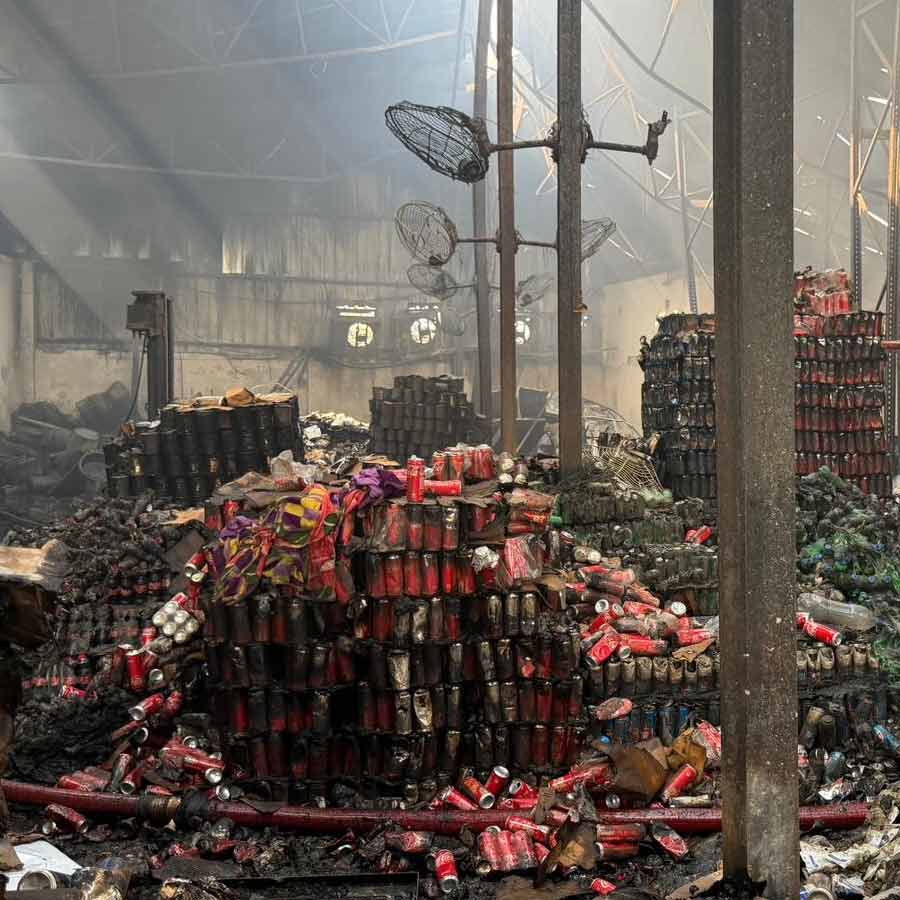 Where did the fire first break out in Anandapur, and how did it spread