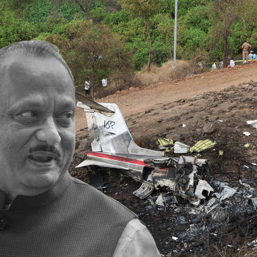 মহারাষ্ট্রের উপমুখ্যমন্ত্রী অজিত পওয়ারের বিমান দুর্ঘটনার কবলে।