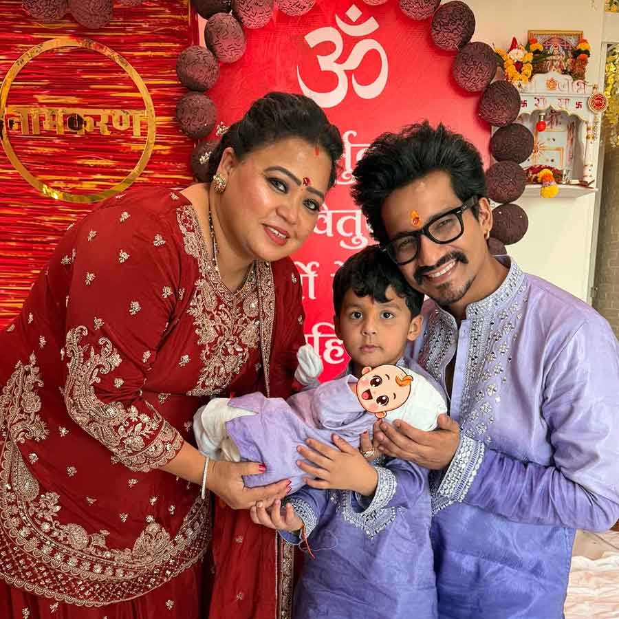 পুত্রের নাম প্রকাশ করলেন ভারতী ও হর্ষ।