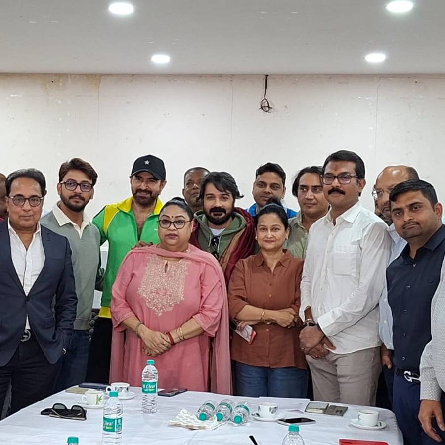 স্ক্রিনিং কমিটির তারকাখচিত বৈঠক।