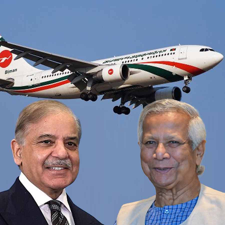 (বাঁ দিকে) পাকিস্তানের প্রধানমন্ত্রী শাহবাজ় শরিফ এবং বাংলাদেশের অন্তর্বর্তী সরকারের প্রধান উপদেষ্টা মুহাম্মদ ইউনূস (ডান দিকে)।