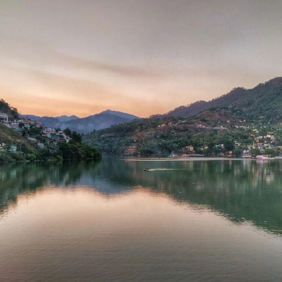 ভীমতাল বা হ্রদটি আয়তনে ছোট হলেও, জায়গাটি সুন্দর।