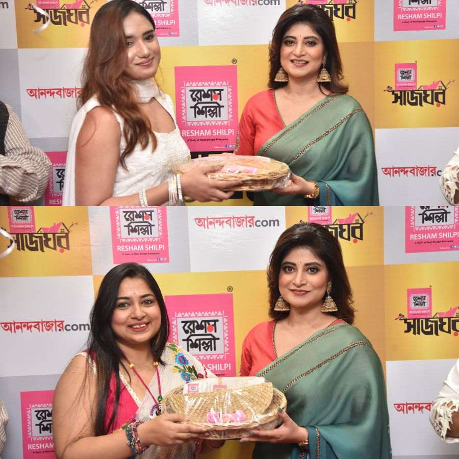 আভিজাত্য আর লাবণ্য— এই দু’য়ের মিশেলে অহনা মুখোপাধ্যায় এবং সালোনা গুহ যখন পুরস্কার নিতে উঠলেন, রেশম শিল্পীর স্টোরে তখন করতালির রোল। শাড়ির আঁচলটা ঠিক কী ভাবে কাঁধে ফেললে আভিজাত্য ফুটে ওঠে, কিংবা রঙের কারুকাজে কী ভাবে নিজেকে ভিড়ের মধ্যে আলাদা করে চেনা যায়, তা যেন এই দুই বিজয়িনীর প্রতিটি পদক্ষেপে স্পষ্ট ছিল।