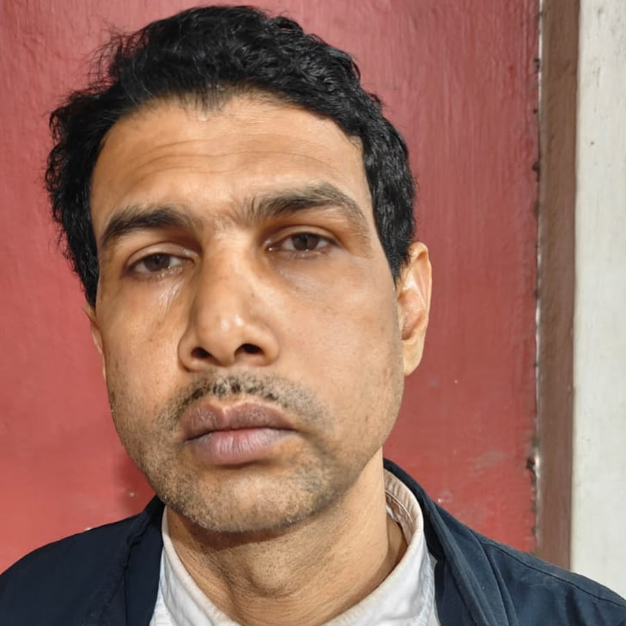 ধৃত হাসান মোল্লা।