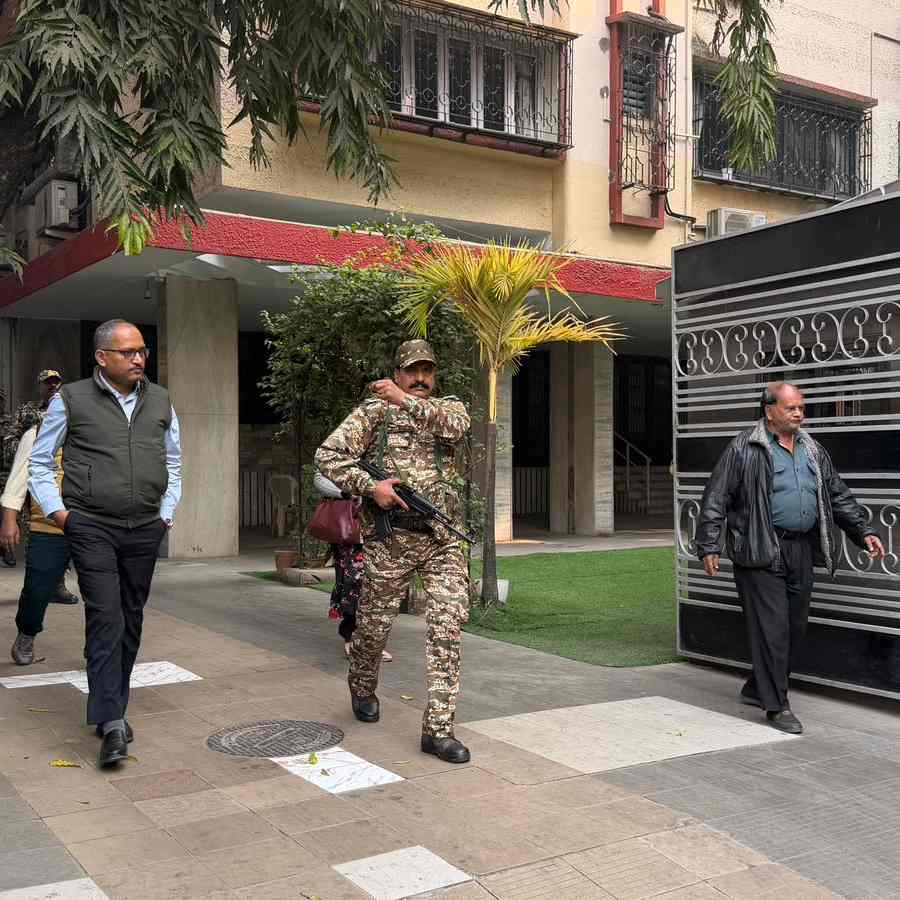 সাতসকালে সিবিআই হানা আলিপুরে।