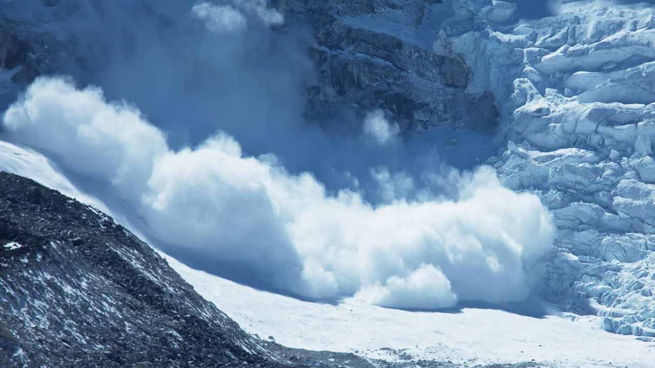 জম্মু-কাশ্মীরে তুষারধস। ছবি: সংগৃহীত।