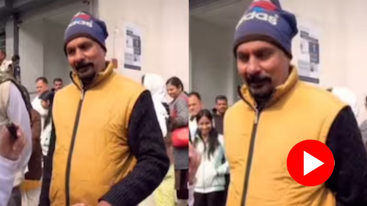 Video shows man supporting child outside JEE exam centre, Internet praises