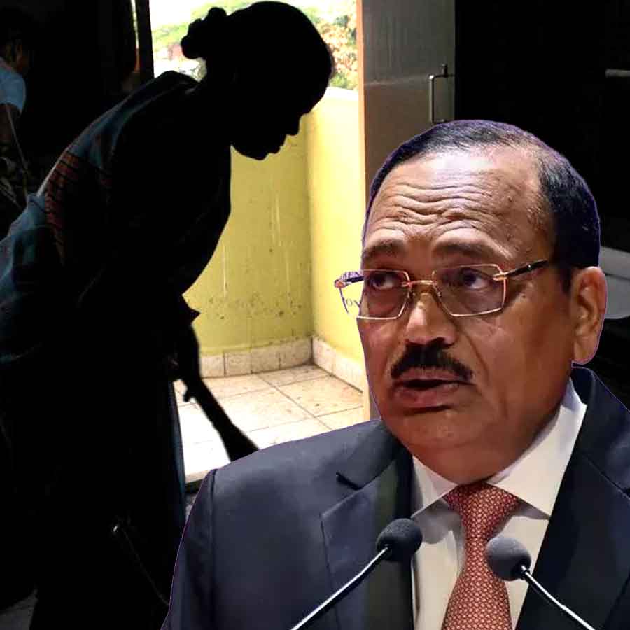 দেশের প্রধান বিচারপতি সূর্য কান্ত। গৃহসহায়কদের ন্যূনতম বেতন স্থির করে দেওয়ার আর্জি খারিজ করে দিল তাঁর বেঞ্চ।