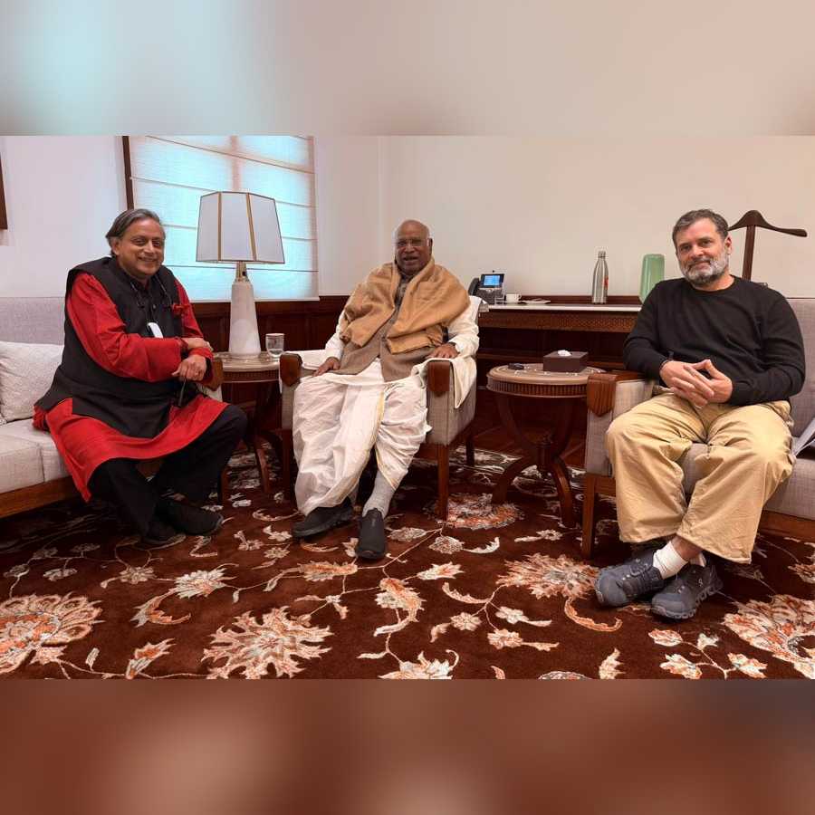 We are moving together, on same page, Shashi Tharoor says after meeting with Rahul Gandhi and Mallikarjun Kharge