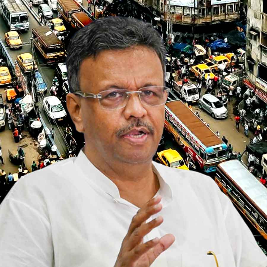 Councilor wants separate lanes for scooty-bikes, Mayor Firhad Hakim explains why it\\\\\\\\\\\\\\\'s not possible