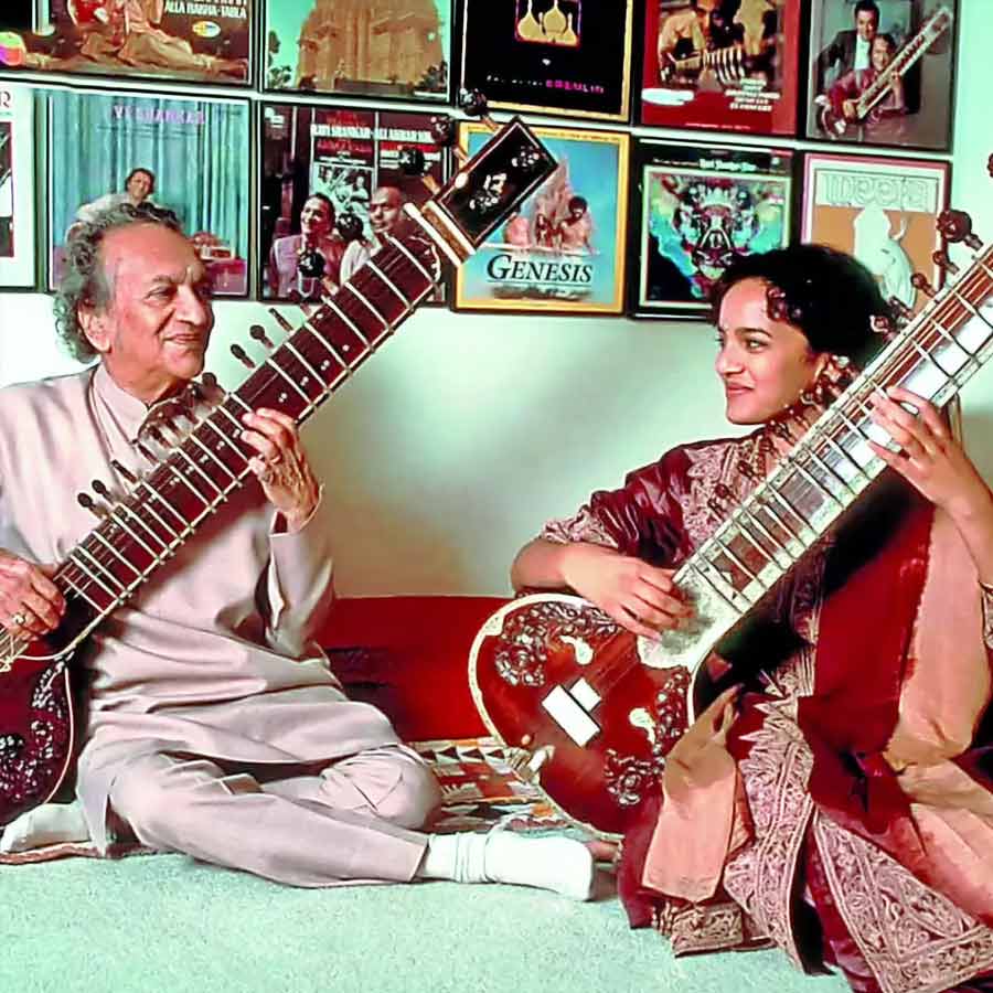 পণ্ডিত রবিশঙ্করের সঙ্গে কন্যা।