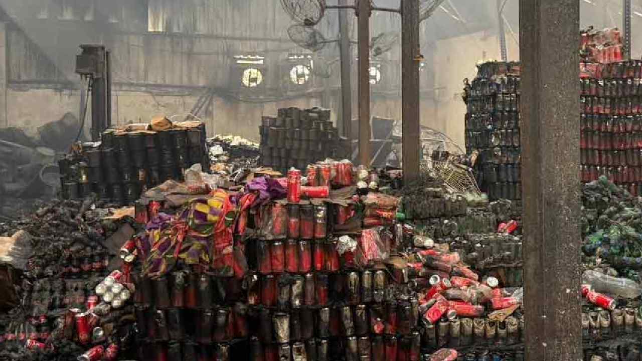 আনন্দপুরের নাজিরাবাদে ভস্মীভূত সেই গুদাম।