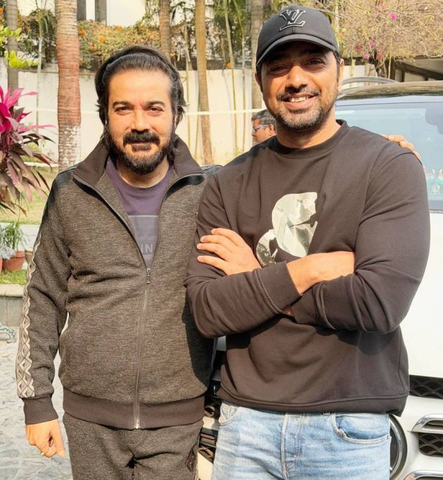 পরস্পরের ‘কাছের মানুষ’ প্রসেনজিৎ-দেব।