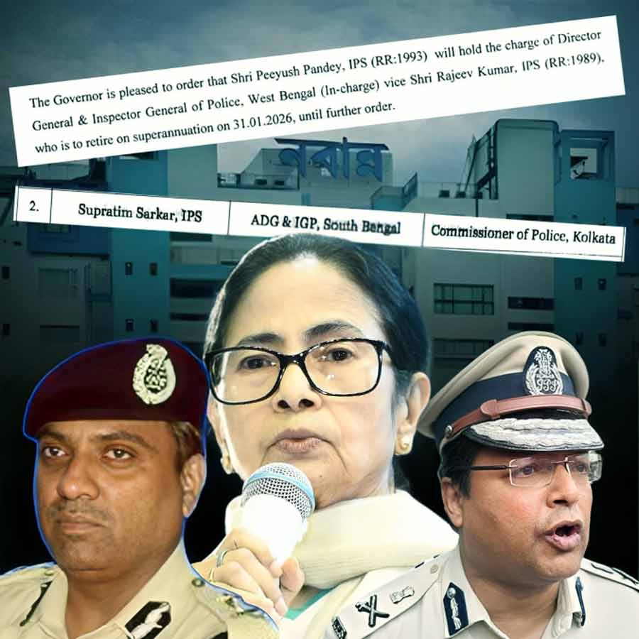 (বাঁ দিক থেকে) পীযূষ পাণ্ডে, মমতা বন্দ্যোপাধ্যায় এবং সুপ্রতিম সরকার।