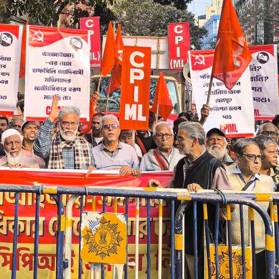CPI (M-L) Liberation marches to EC CEO office on SIR issue