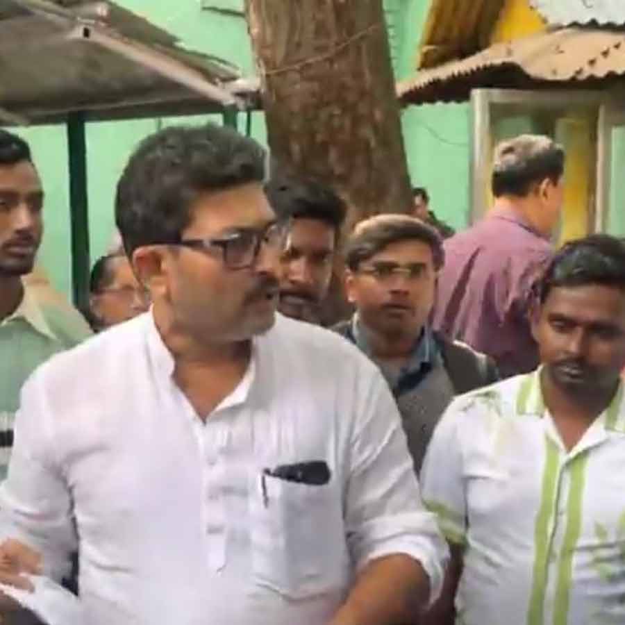 The day after the CM Mamata Banerjee\\\'s meeting in Bhawanipore, tension erupted during the SIR hearing, with anger expressed over the refusal to provide a receipt copy