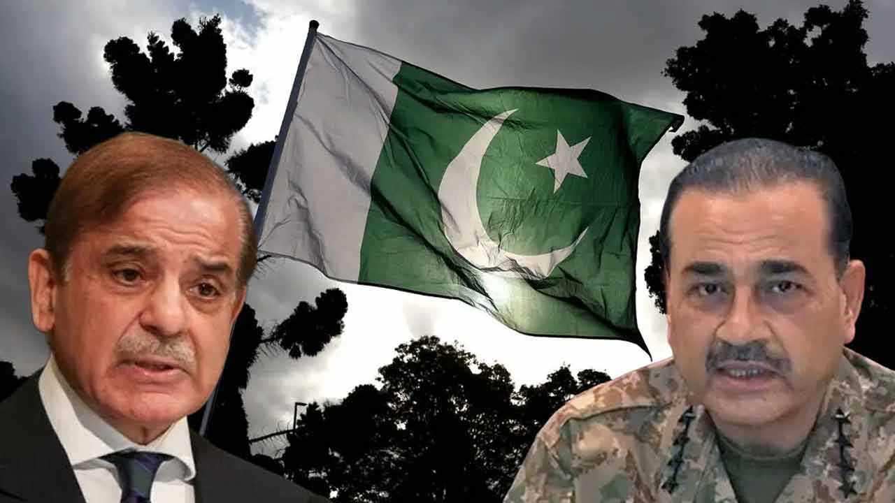 (বাঁ দিকে) শাহবাজ় শরিফ এবং আসিম মুনির (ডান দিকে)।