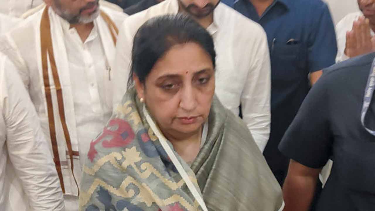 New NCP leader Sunetra Pawar takes oath as first woman Deputy Chief Minister of Maharashtra