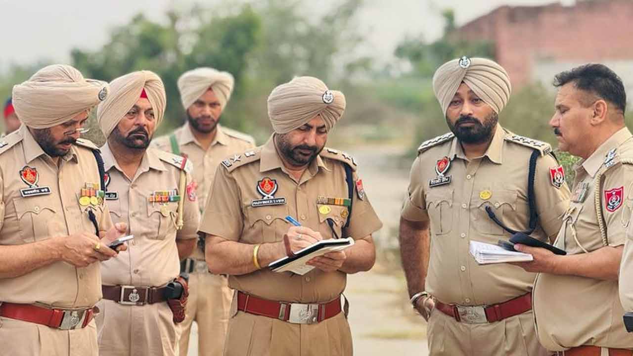 পঞ্জাবের জলন্ধরের বিভিন্ন জায়গায় বোমা লুকিয়ে রাখার হুমকি ইমেল যায় শনিবার। রবিবার সেখানে যাওয়ার কথা প্রধানমন্ত্রী নরেন্দ্র মোদীর।