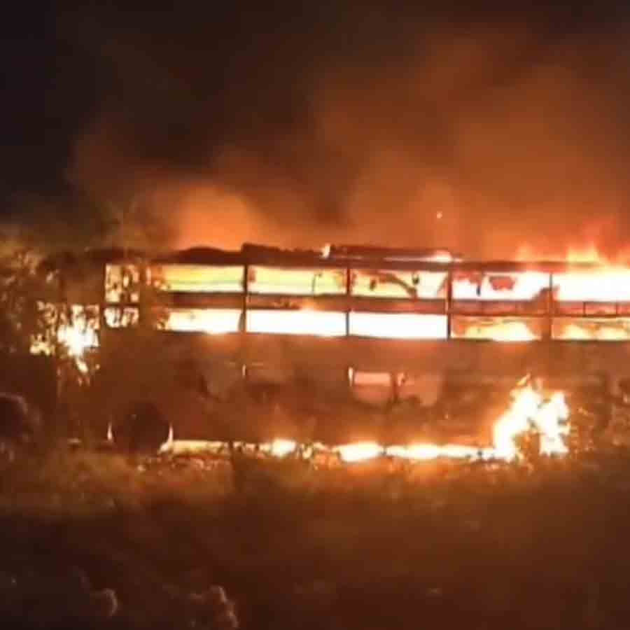 Sleeper bus caught fire in Delhi-Mumbai Expressway, many killed dgtl