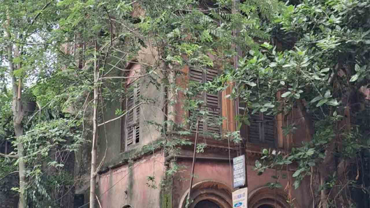 ভেঙে পড়ার পরে।