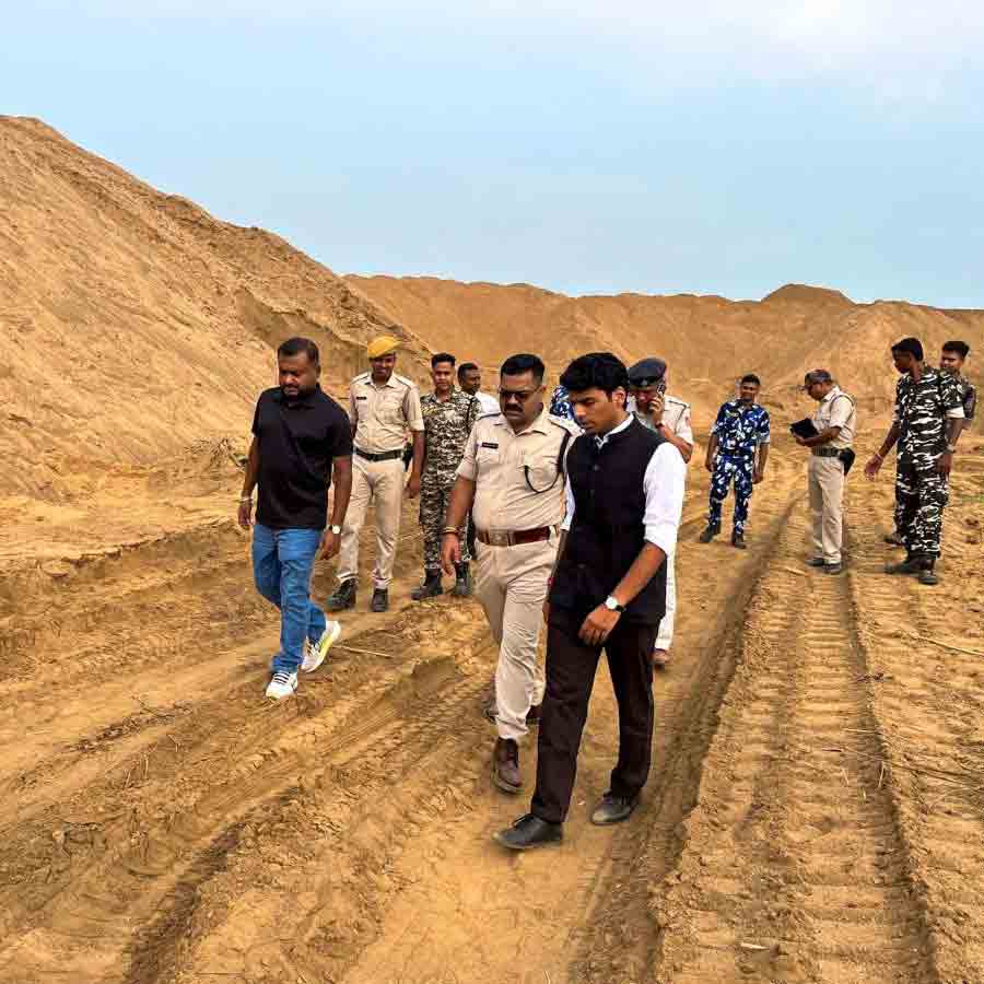 District Administration with Police force raided a sand mining area of to stop illegal sand sale