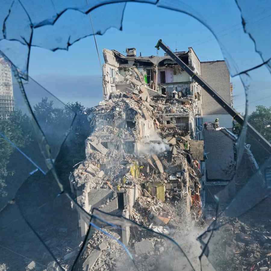 Russia and Ukraine launches attack against each other, several dies in Kyiv dgtl