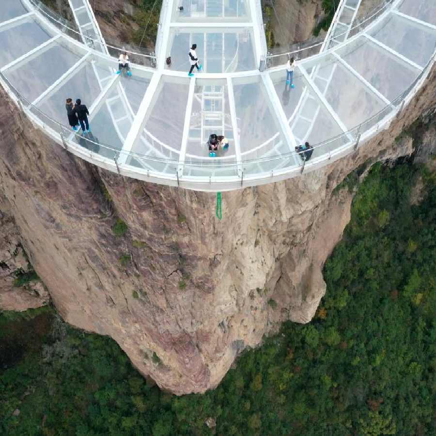 A teenager reportedly cracked the top layer of a glass panel by jabbing it with an umbrella in China dgtl