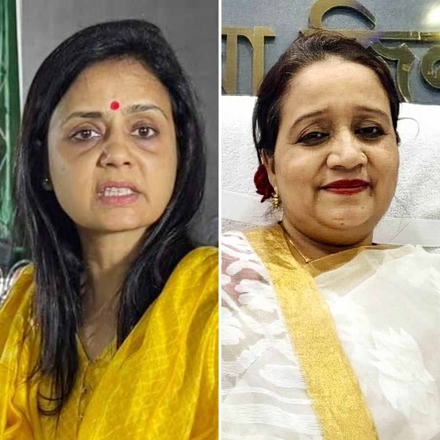 (বাঁদিকে) মহুয়া মৈত্র এবং তারান্নুম সুলতানা মির (ডানদিকে)।