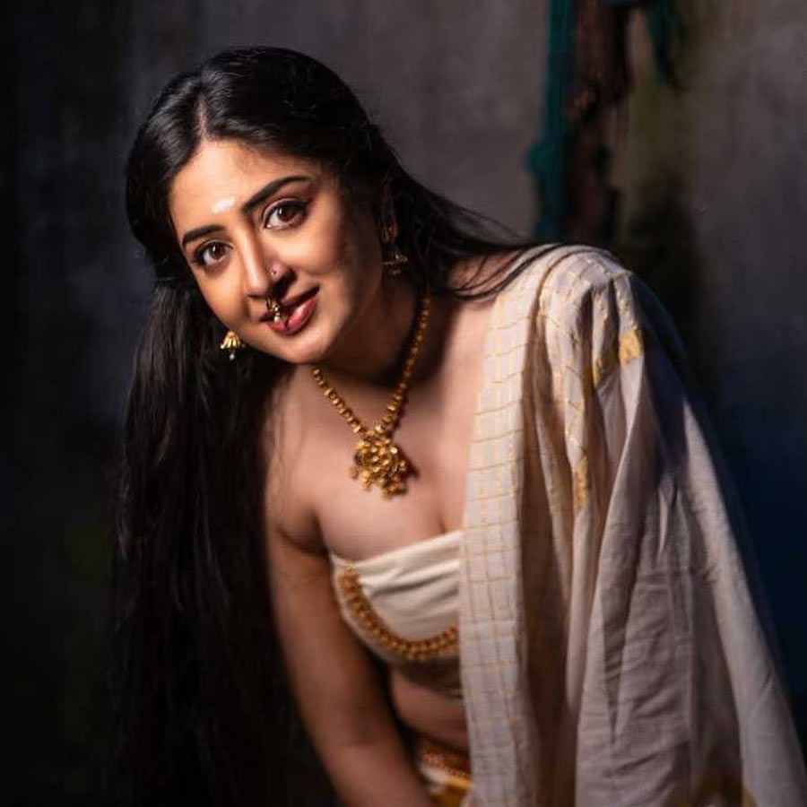 পুনম কৌর: ফাইব্রোমায়ালজিয়ায় ভুগছেন পুনম। সমস্যাটি কেবল মনের চাপ বা ‘ব্রেন ফগ’ নয়, এটির কারণ হত পারে ‘ফাইব্রো ফগ’। 