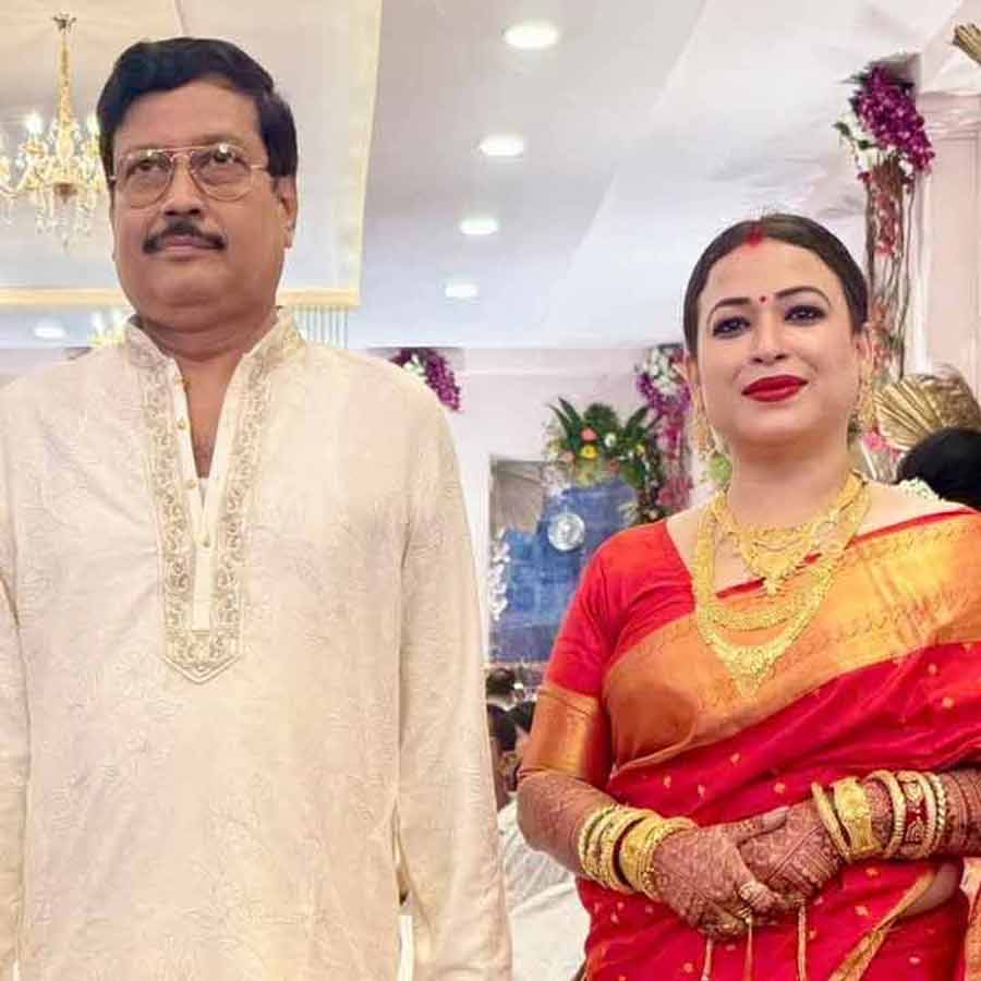সব্যসাচী দত্তের সঙ্গে টিনা ভৌমিক সাহা।
