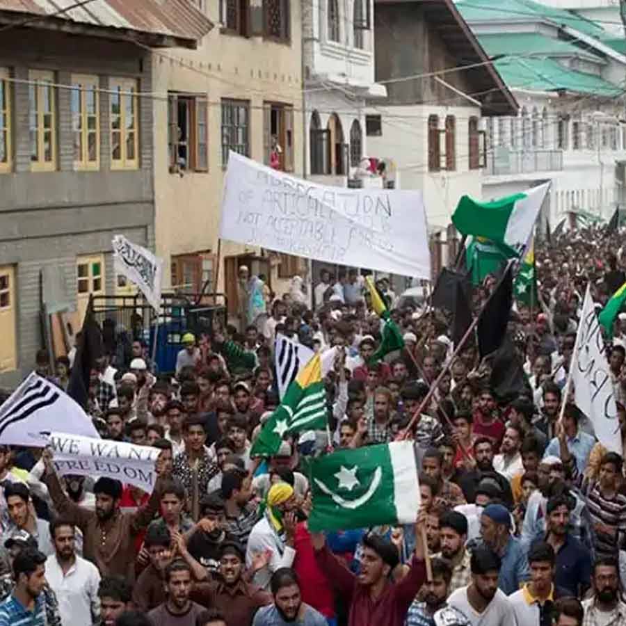 POK Leaders Allege Pakistan Army Supplied Guns and Ammunition to Kashmiris
